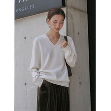 Load image into Gallery viewer, 2019 autumn/winter new Korean version of the head sweater V-neck loose hundred-style women's wool sweater christmas sweater